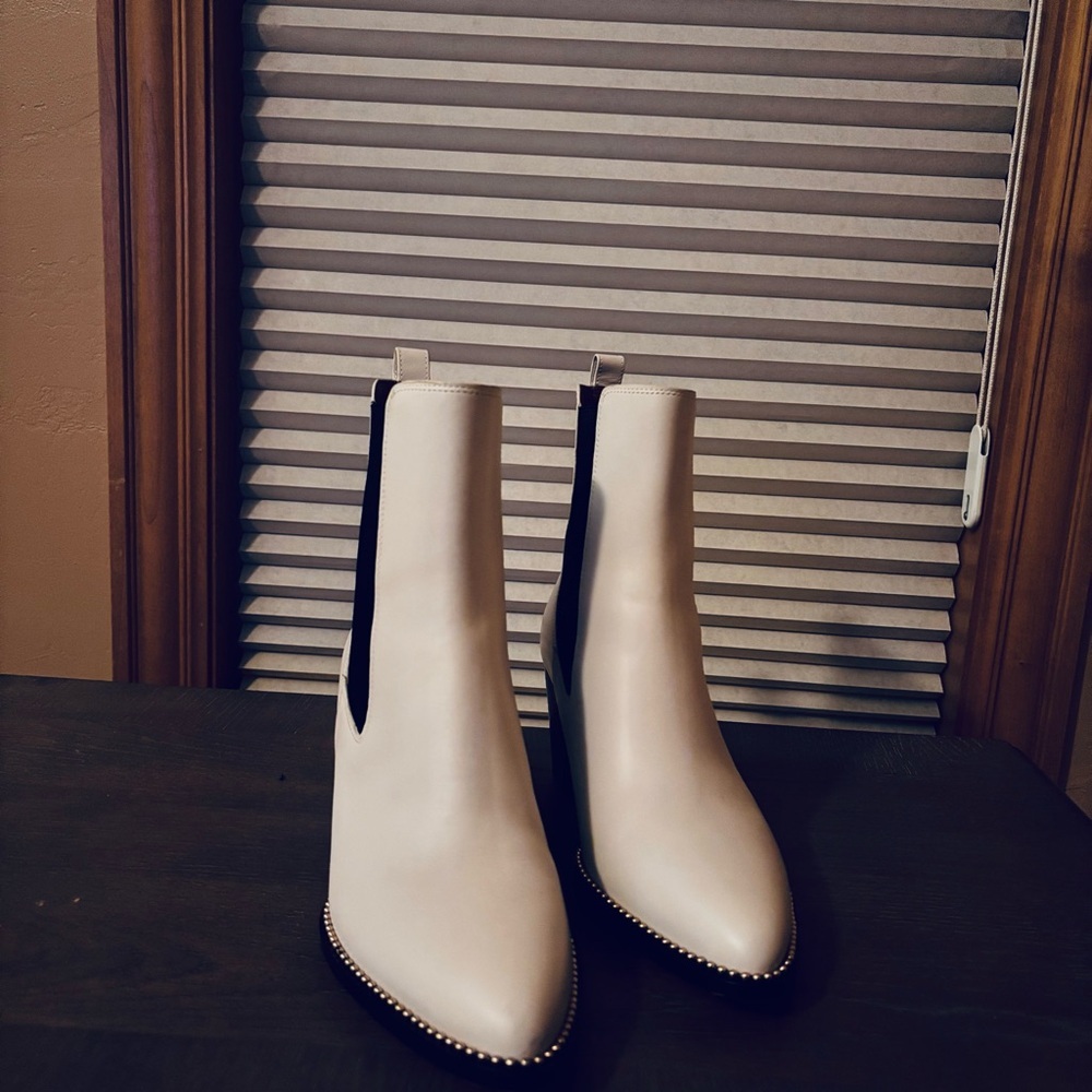 EUC Coach White Leather and Black Stretch Ankle Boots with Gold Beads - Sz 8.5 - Picture 3 of 12